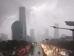Prakiraan Cuaca: Waspada Hujan Disertai Angin Kencang di Wilayah Jaksel dan Jaktim
