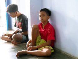 Indonesian children struggle to stay in school and cope with the loss of their parents as a result of the pandemic
