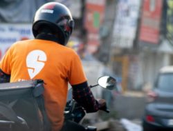 Swiggy, an Indian Food Delivery Service, raises US$700 million in a fundraising round led by Invesco.