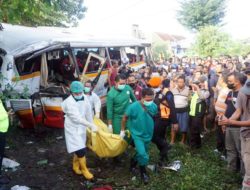 Five killed in tour bus-train collision in Tulungagung, East Java