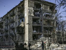 Russia accused of bombing school sheltering hundreds in Ukraine