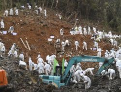 Muddy conditions hamper search for wreckage from China Eastern plane crash