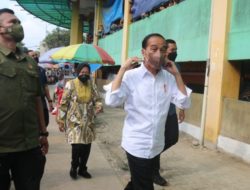 President visits Cibinong Market to monitor cooking oil prices