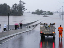 Australia floods worsen as thousands more Sydney residents evacuate