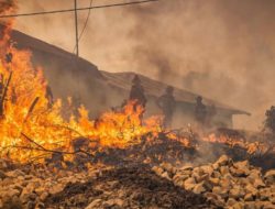 Morocco firefighters battle infernos as villagers flee