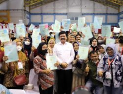 Minister Tjahjanto distributes 2,500 land certificates in W Java