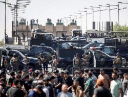 Cleric’s supporters again storm Baghdad’s government zone