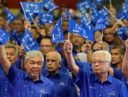 Barisan Nasional will not back either PH or PN to form the next Malaysian government: Ismail Sabri