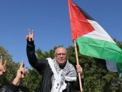 Israel frees one of longest serving Palestinian prisoners after 40 years