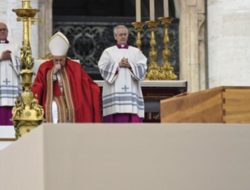 Pope Francis presides over Benedict XVI’s funeral