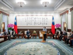 Ex-NATO chief urges democracies to unite during Taiwan visit