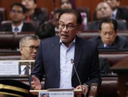 Provide proof that investigative bodies are acting on political orders: Malaysia PM Anwar