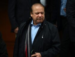 Pakistan passes law paving way for return of exiled former leader Nawaz Sharif