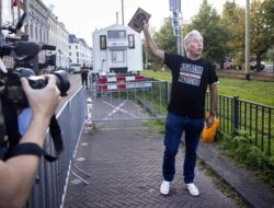 Qur’an ripped up during far-right protest in Netherlands