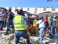 Mexican church roof collapses, killing 5; rescuers search for survivors