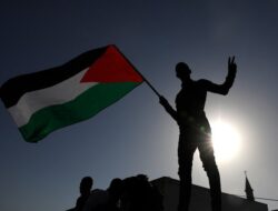 Israel urges citizens to immediately leave Egypt, Jordan