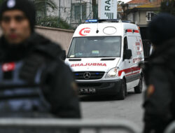 5 people wounded and 2 assailants shot dead during an attempt to attack a Turkish courthouse